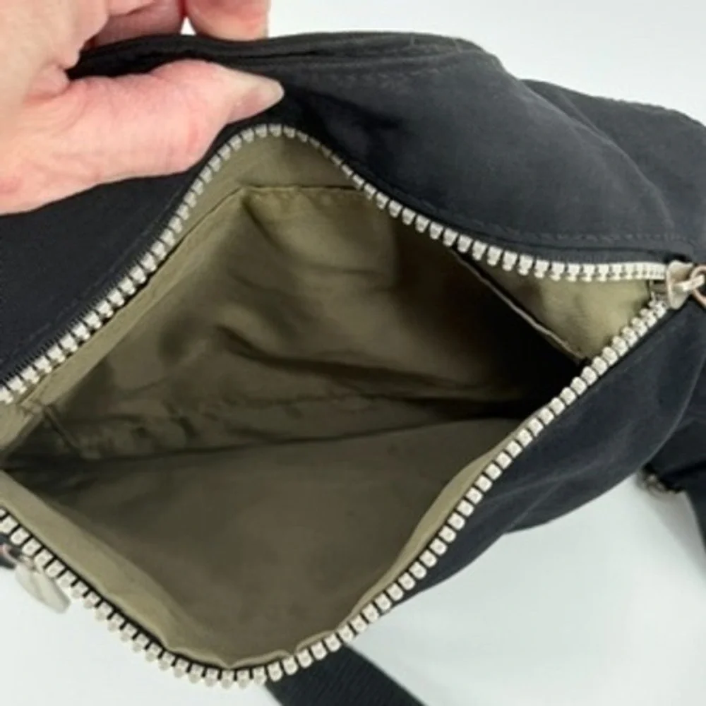baggallini‎ Black Nylon Crossbody Bag Three Zip Front Pockets Adjustable Strap